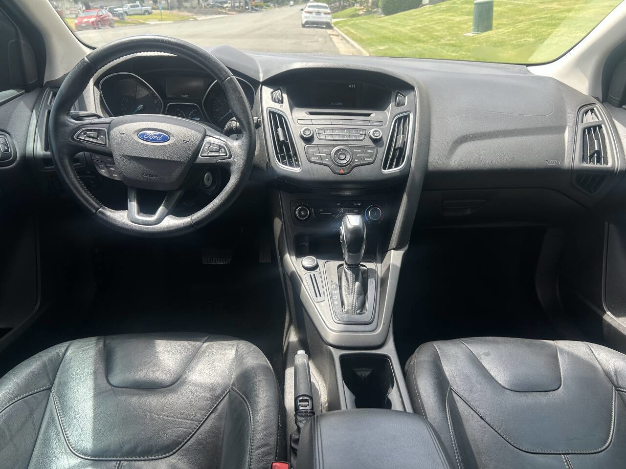 Used 2016 Ford Focus SE w/ Equipment Group 201A FWD image 4