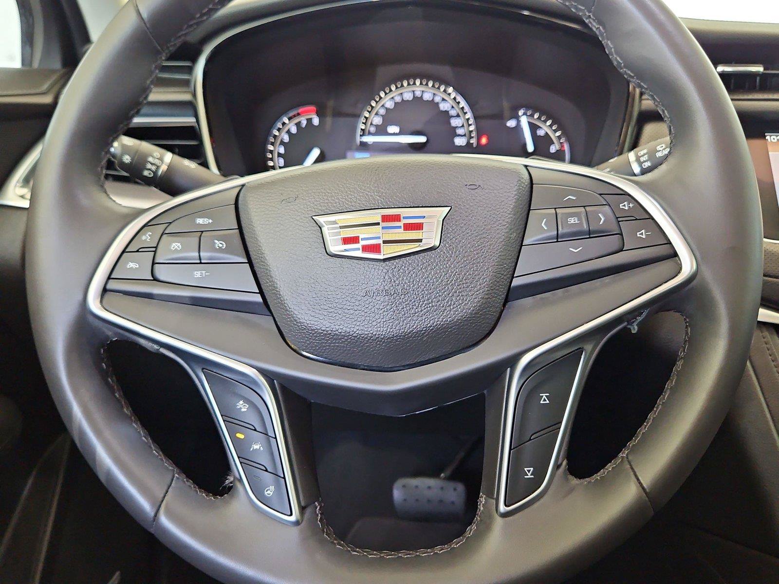 Used 2017 Cadillac XT5 Luxury w/ Driver Awareness Package FWD image 17