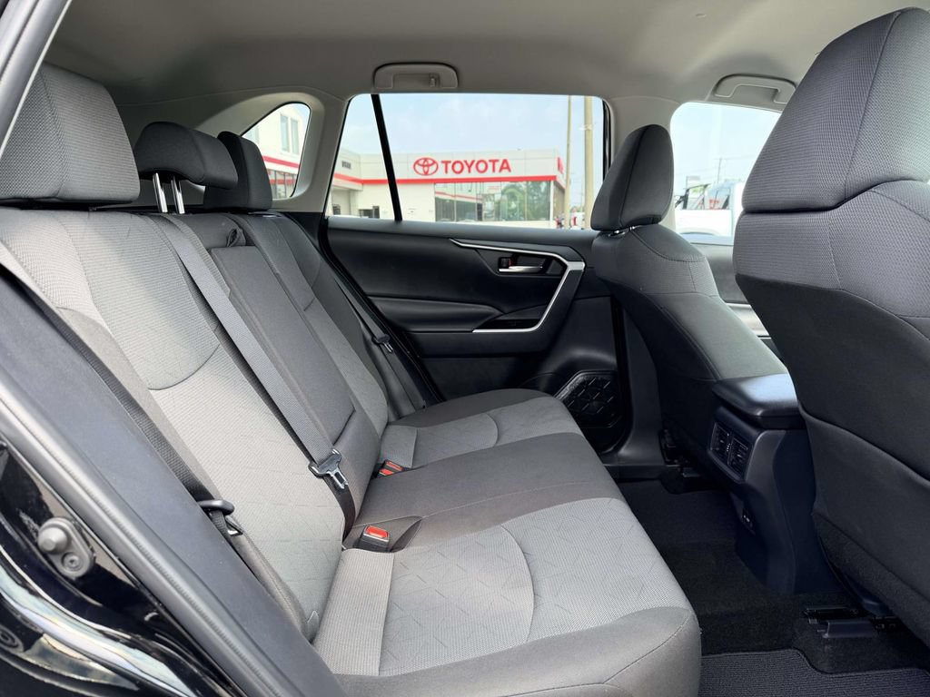 Used 2025 Toyota RAV4 XLE AWD/4WD image 14
