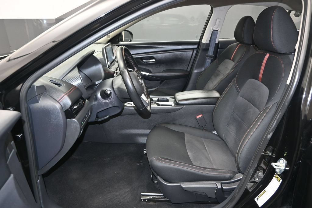 Used 2025 Nissan Sentra SR w/ Midnight Edition FWD image 15