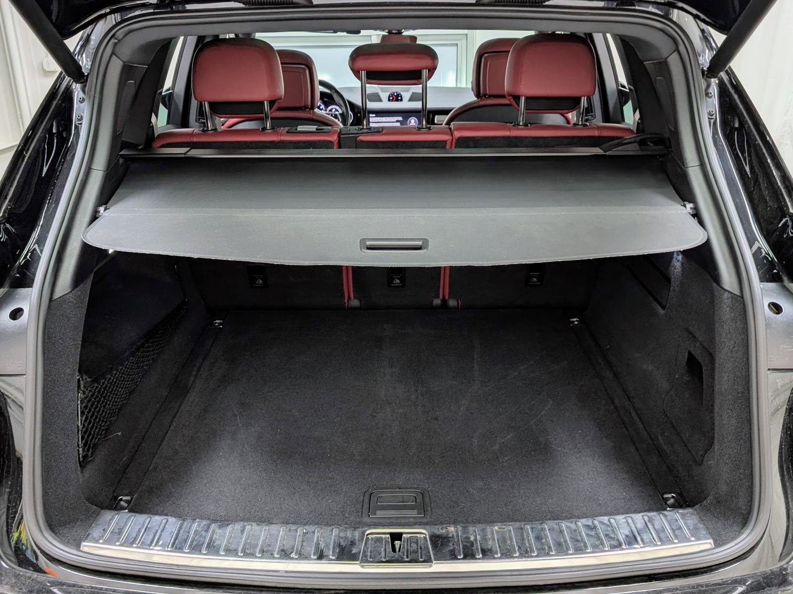 Used 2023 Porsche Cayenne Platinum Edition image 22