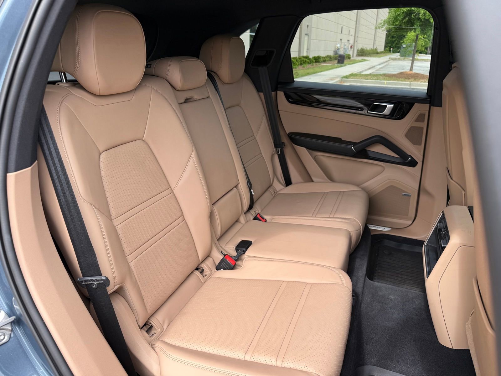 Used 2019 Porsche Cayenne S w/ Premium Package AWD/4WD image 42
