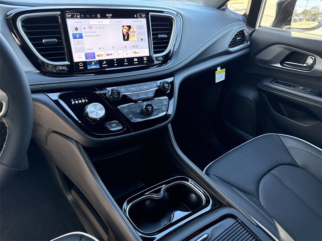 New 2026 Chrysler Pacifica Limited image 26