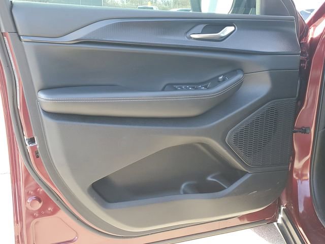 Used 2025 Jeep Grand Cherokee Laredo X image 21