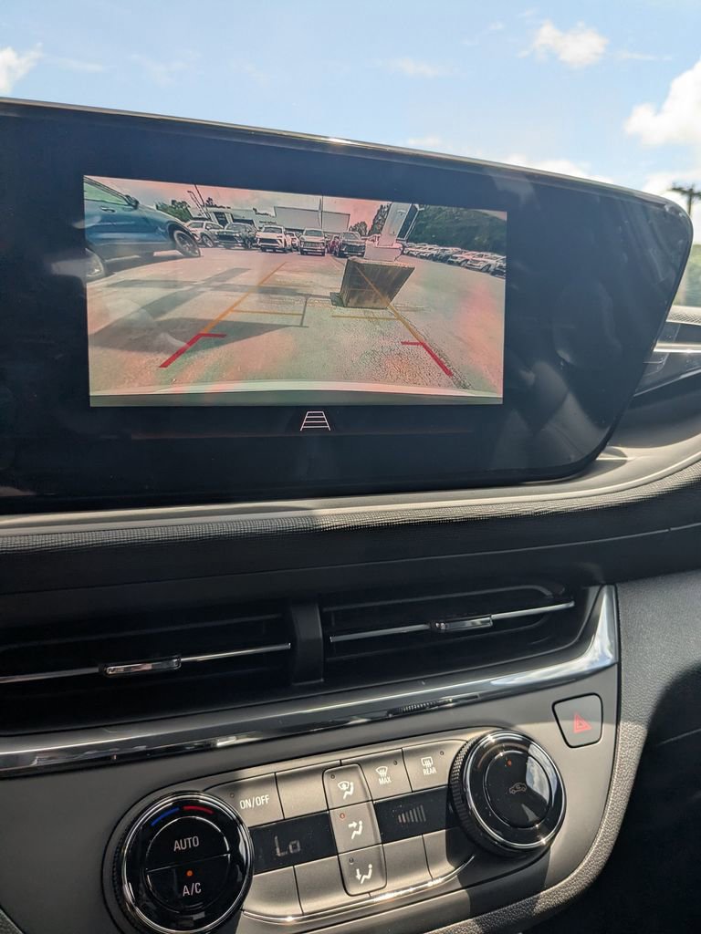 New 2025 Buick Envista Preferred image 15