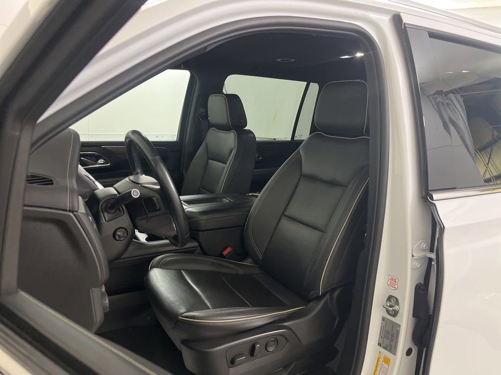 Used 2023 Chevrolet Suburban Premier image 18