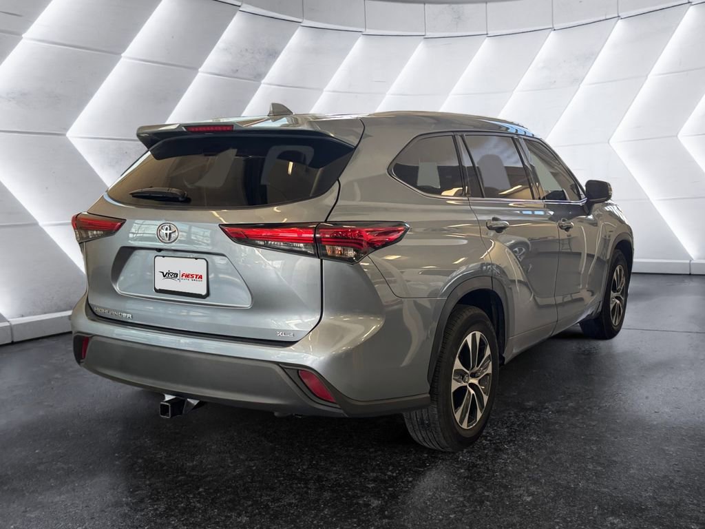 Used 2022 Toyota Highlander XLE image 4