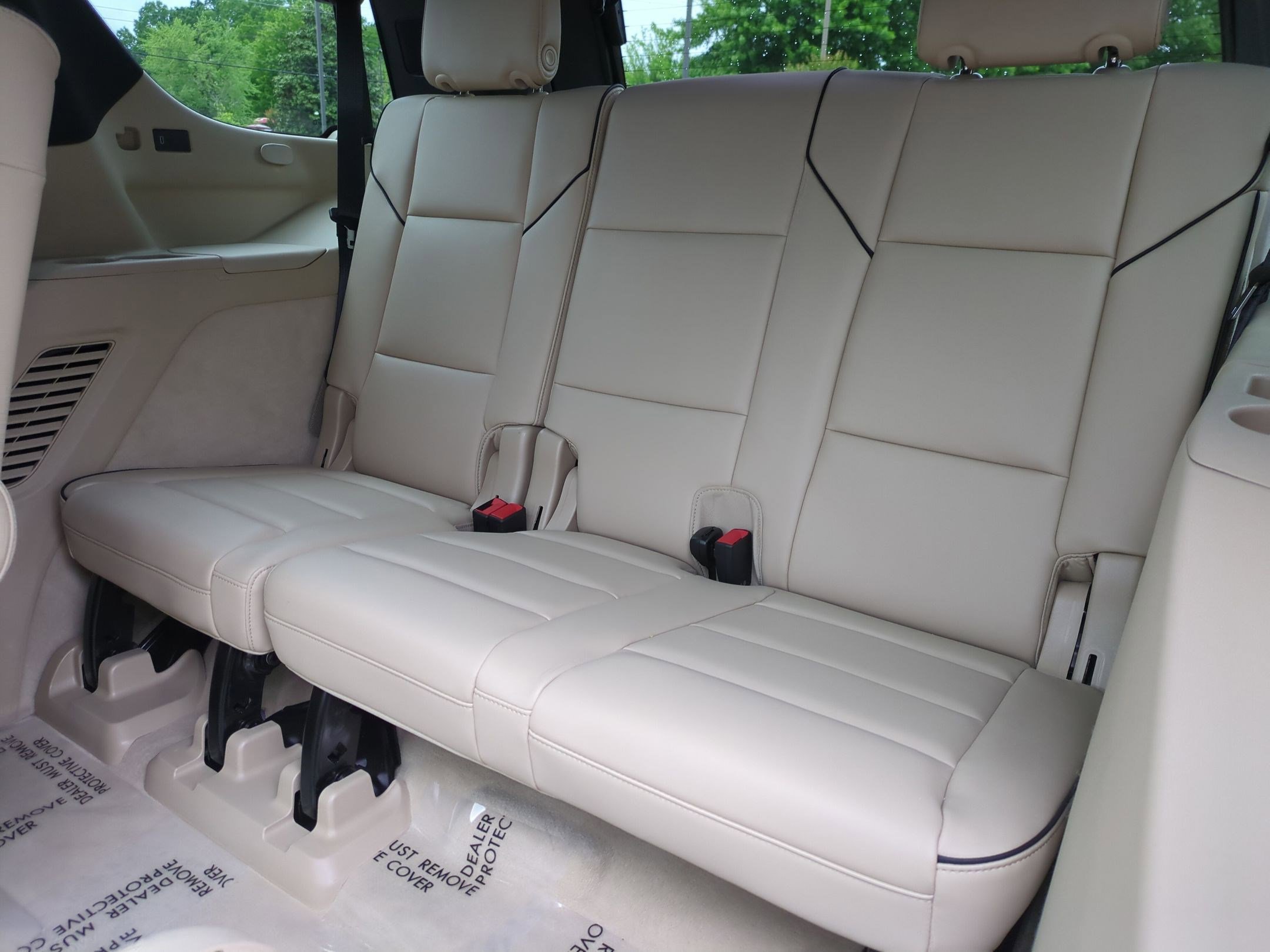 Used 2023 Cadillac Escalade Premium Luxury AWD/4WD image 34