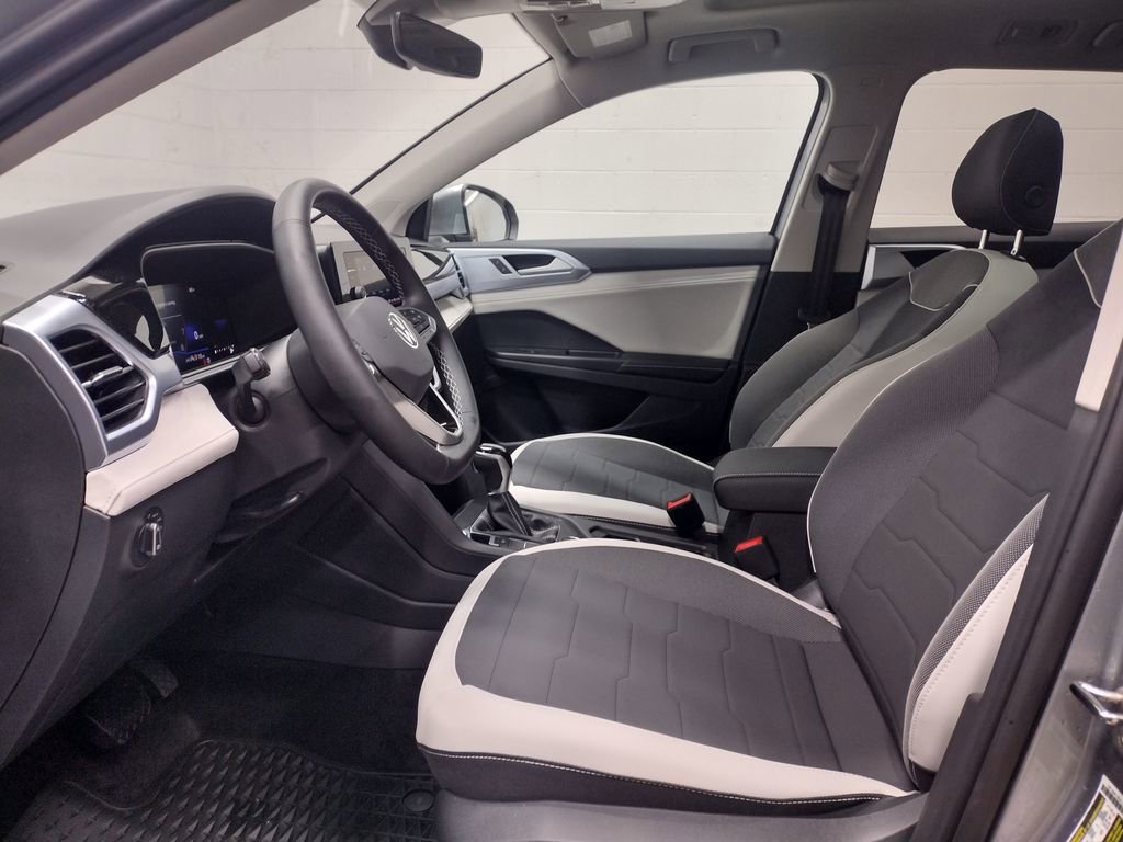 New 2025 Volkswagen Taos SE image 23