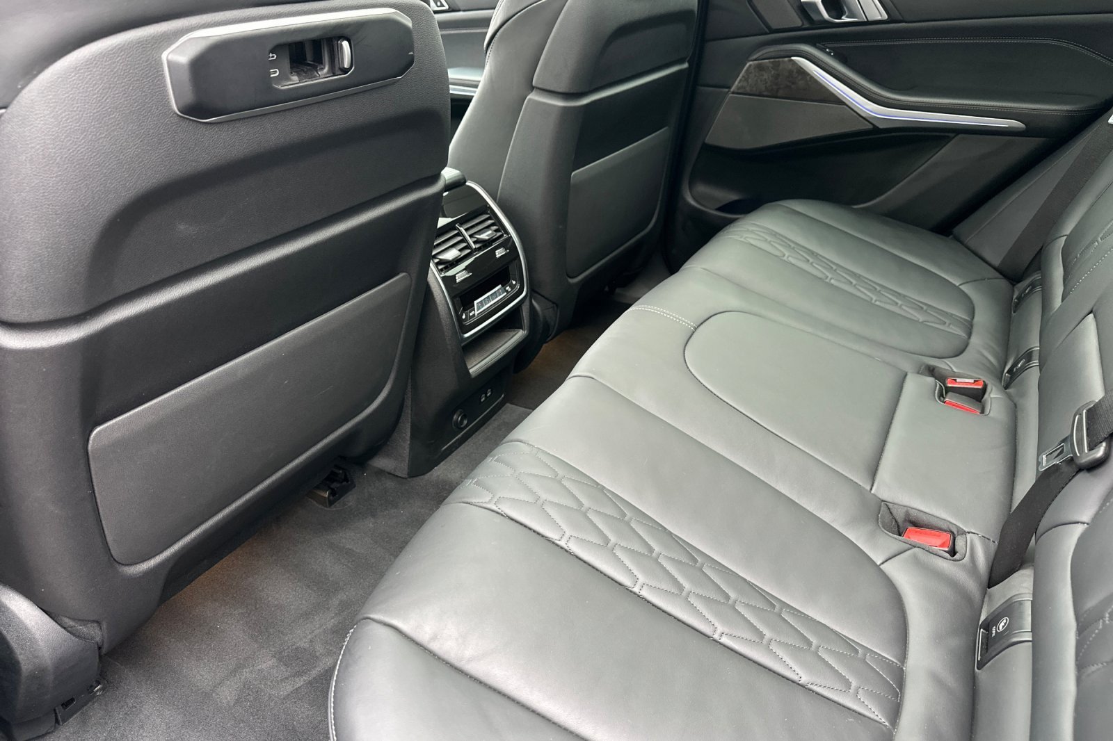 Used 2024 BMW X5 xDrive50e w/ M Sport Package AWD/4WD image 11