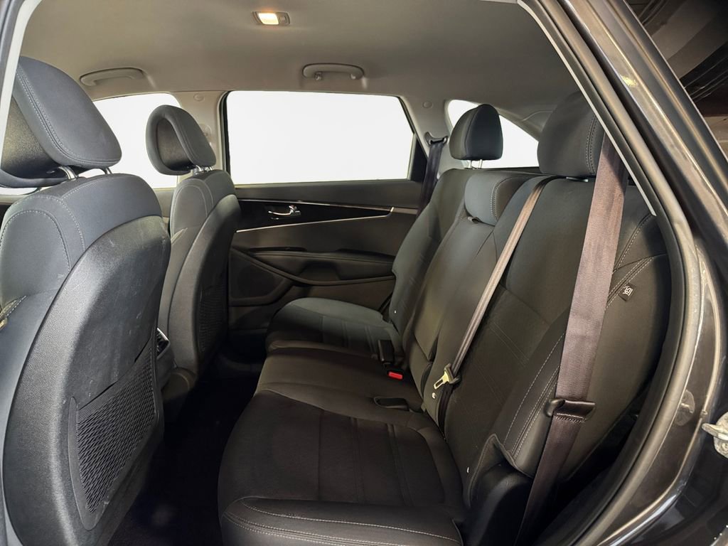 Used 2016 Kia Sorento LX w/ LX Convenience Package image 24