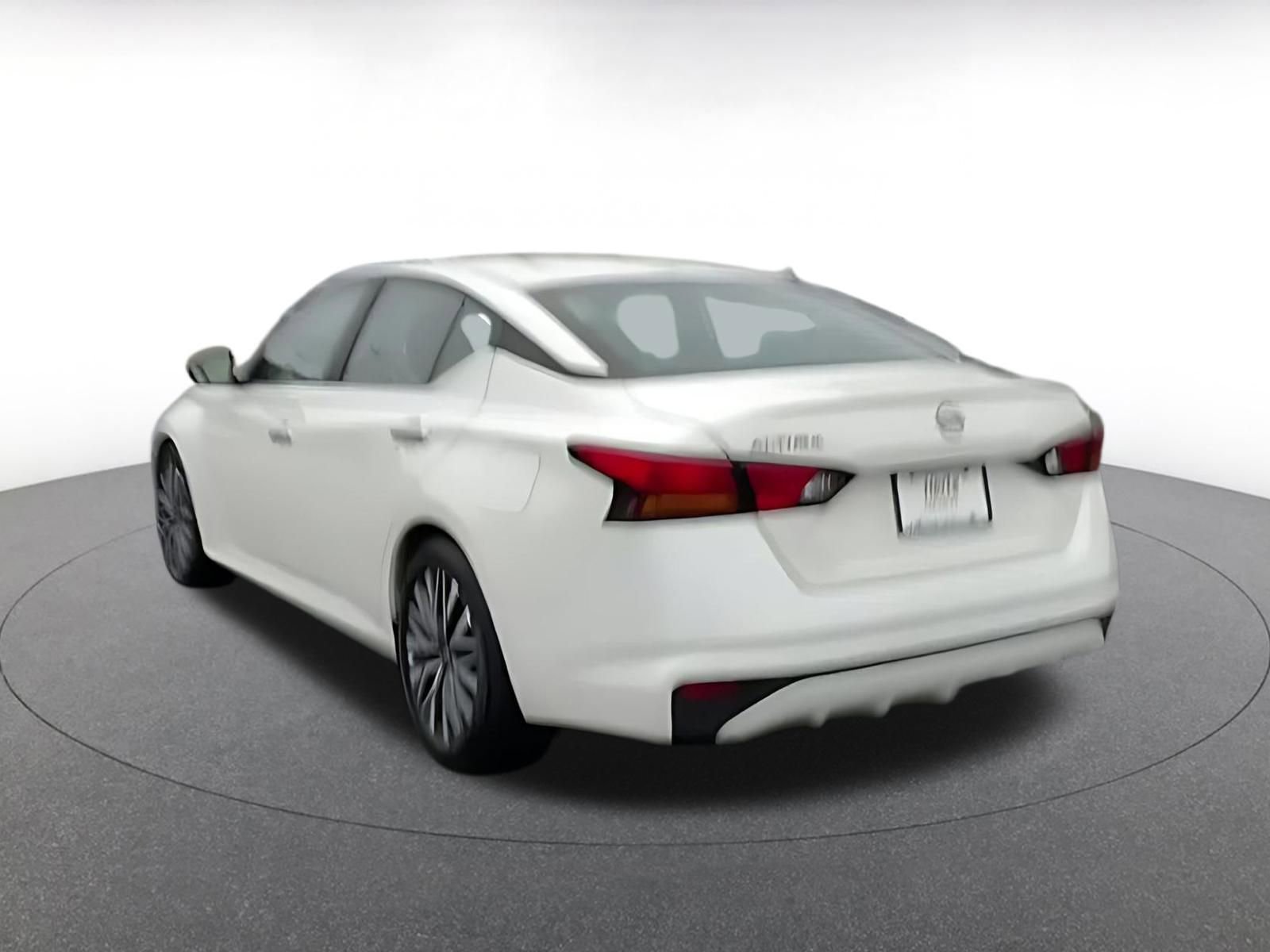 Used 2025 Nissan Altima 2.5 SV image 10