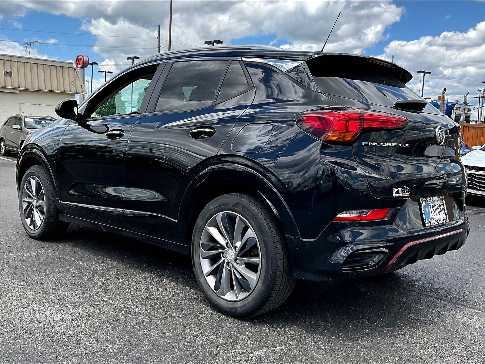 Used 2022 Buick Encore GX Preferred w/ Sport Touring Package FWD image 4