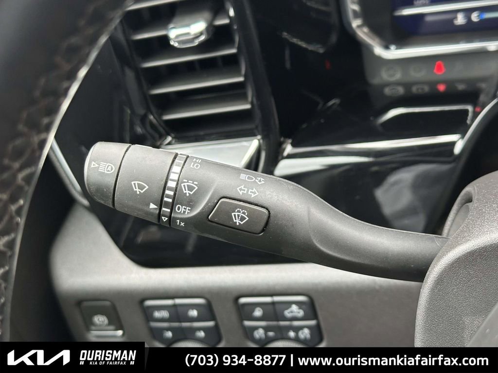 Used 2023 Chevrolet Silverado 1500 LTZ w/ LTZ Premium Package image 11