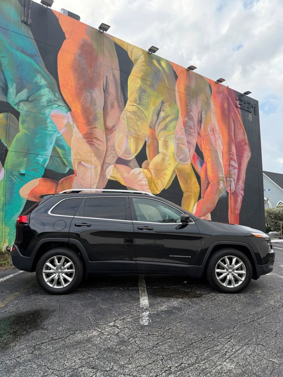 Used 2016 Jeep Cherokee Limited image 9