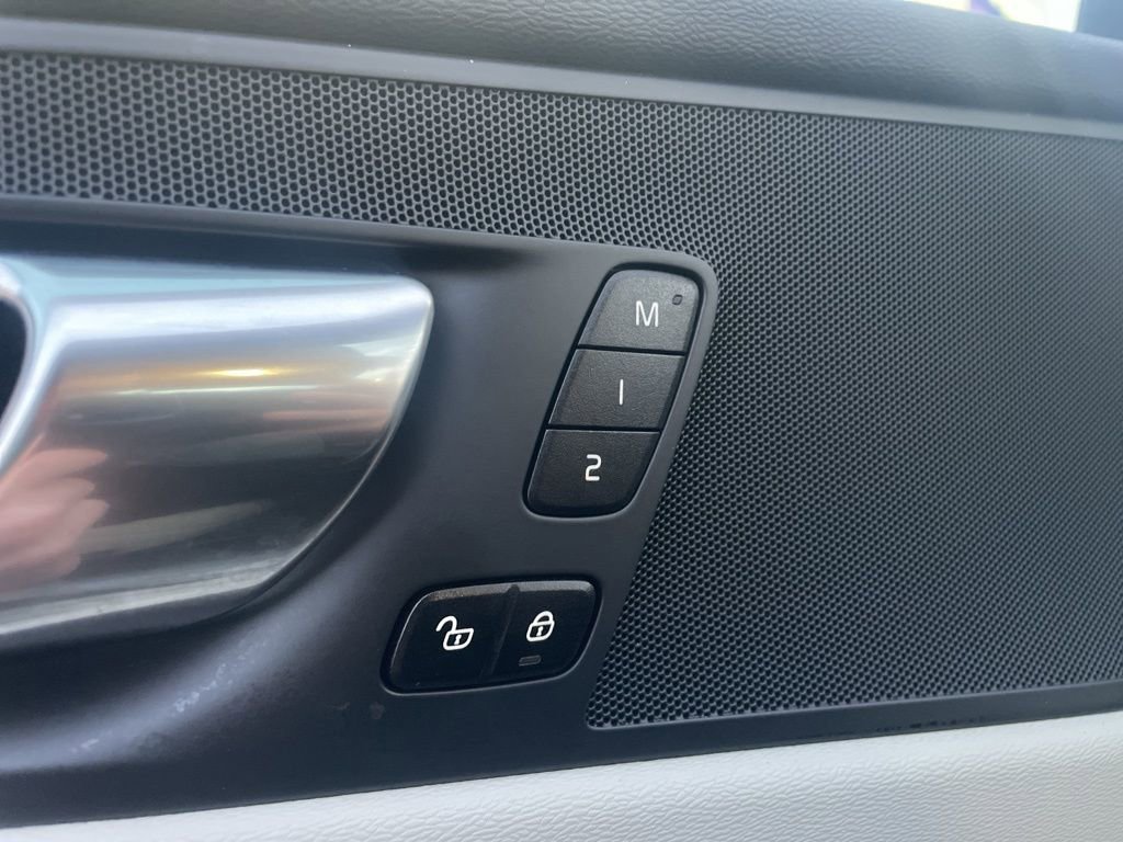 Certified 2023 Volvo XC60 B5 Core w/ Climate Package image 30