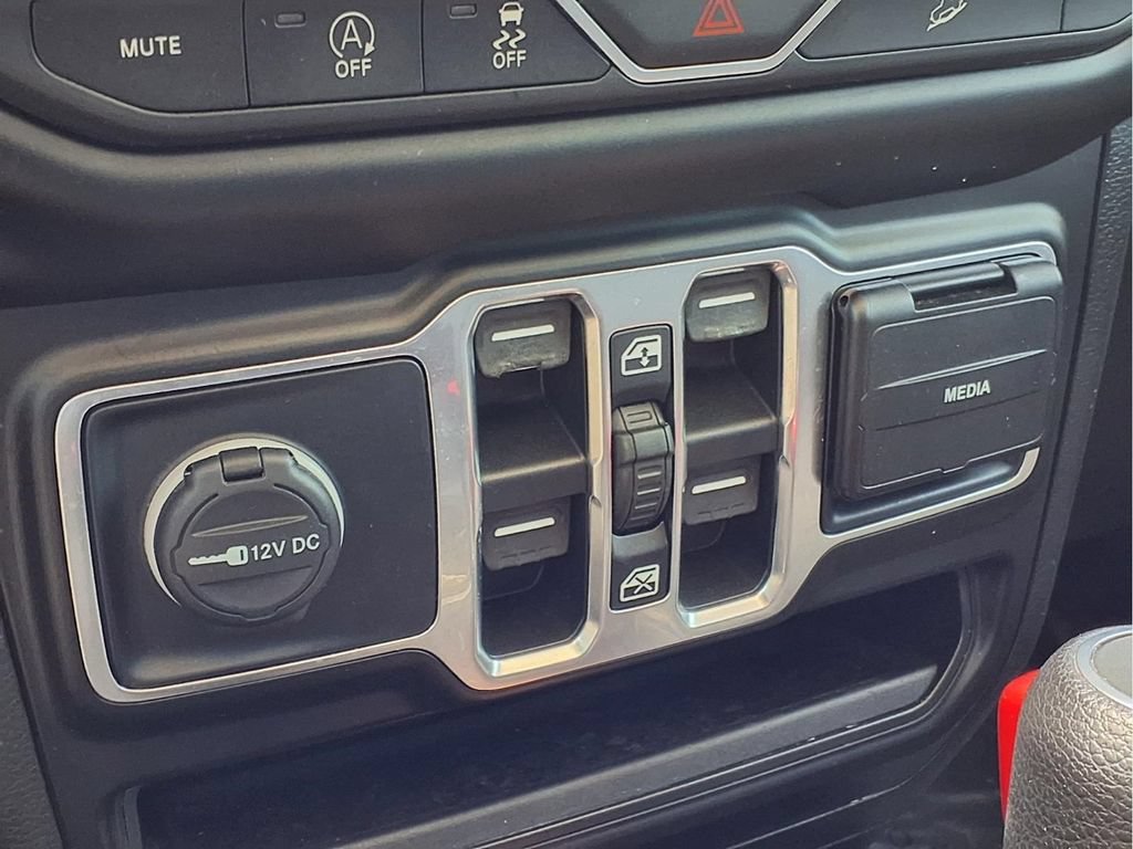 Used 2020 Jeep Wrangler Unlimited Sahara AWD/4WD image 11