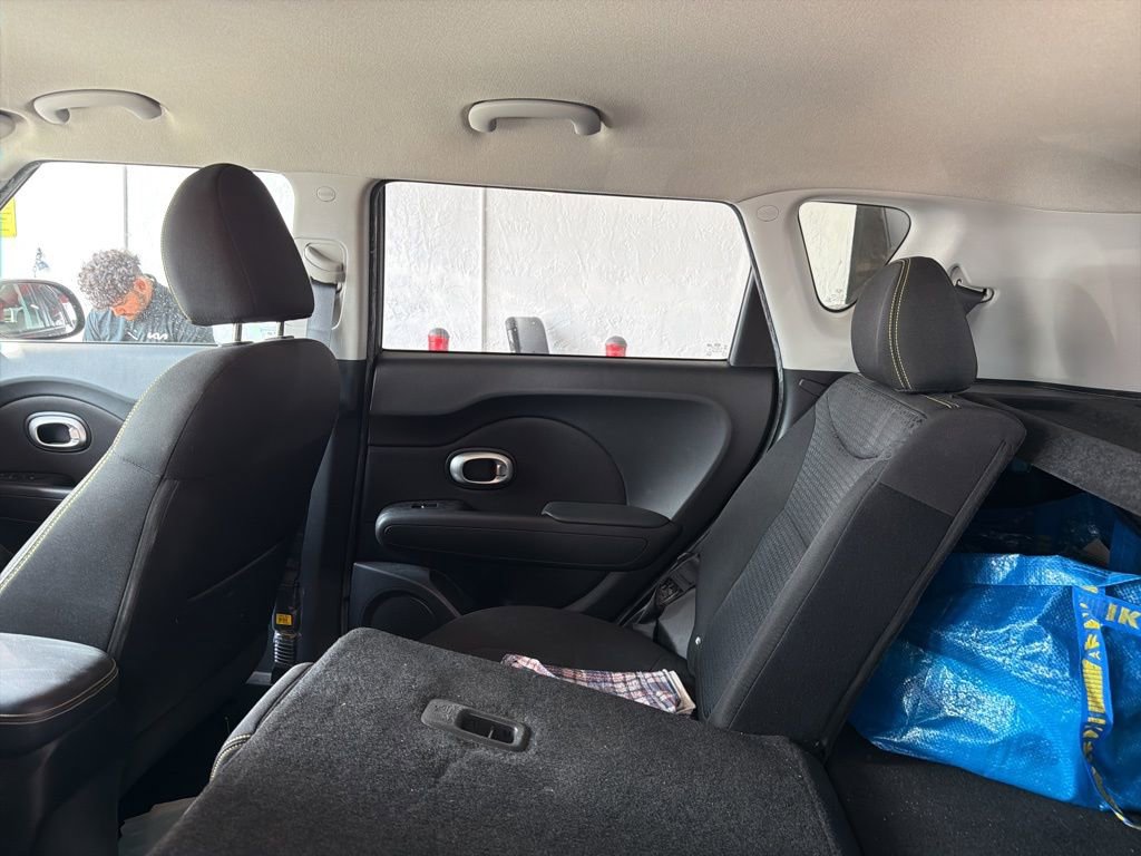 Used 2016 Kia Soul + image 7