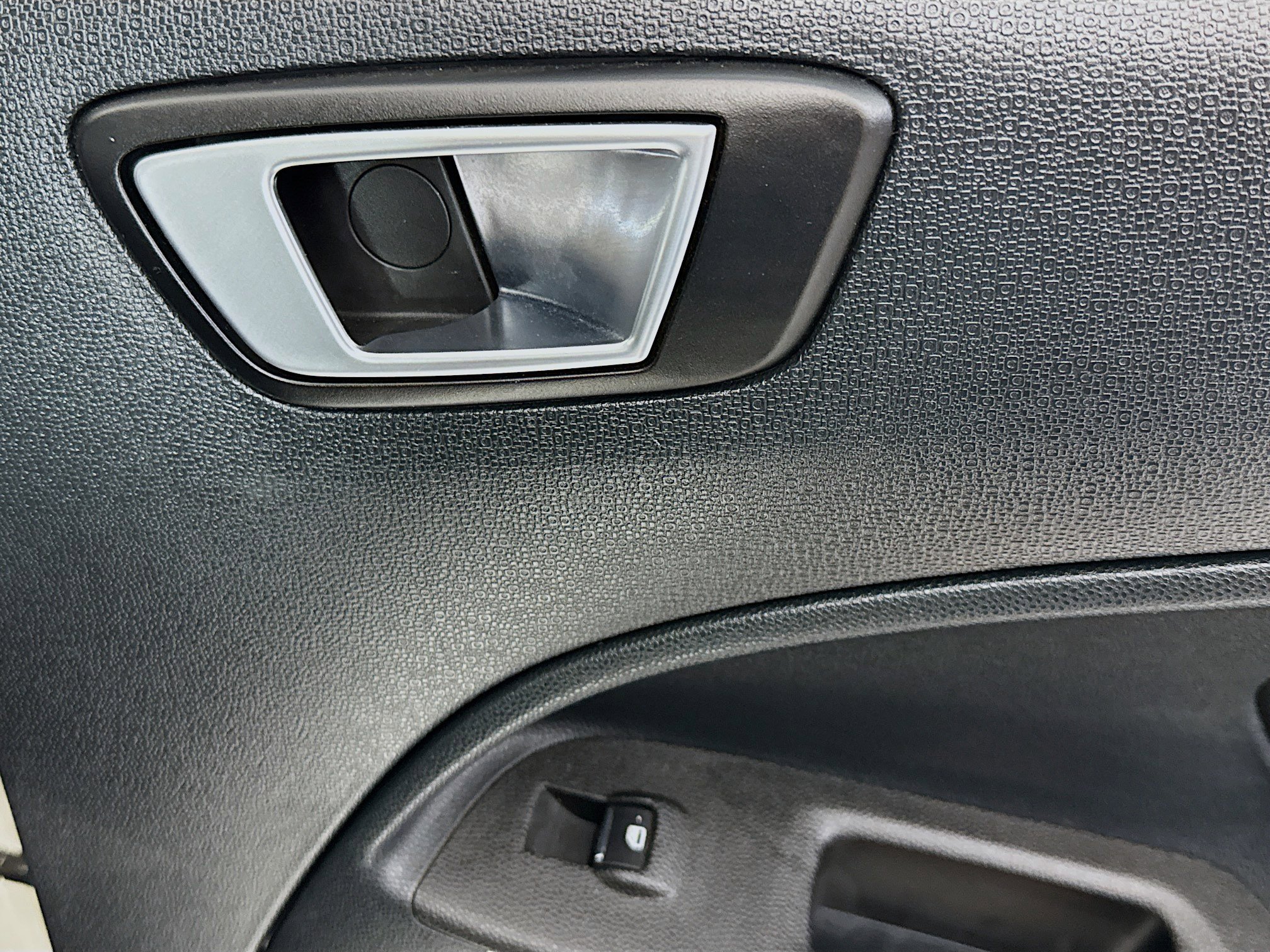 Used 2018 Ford EcoSport SE w/ SE Convenience Package image 30