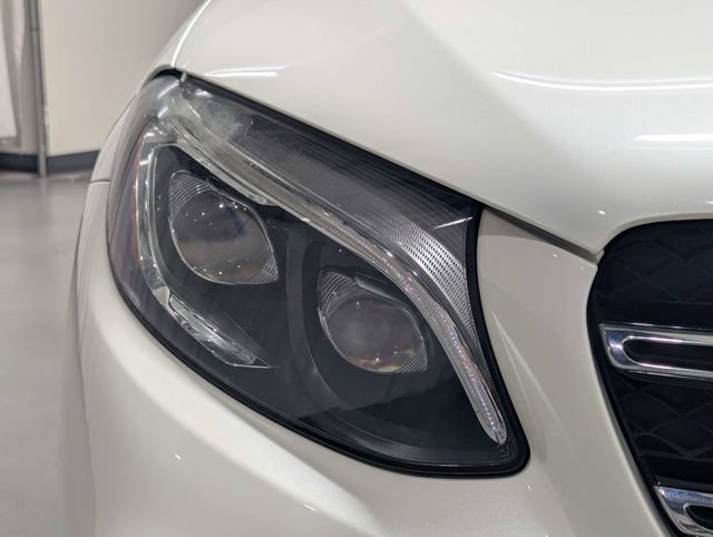Used 2019 Mercedes-Benz GLC 300 4MATIC w/ Exterior Lighting Package image 30