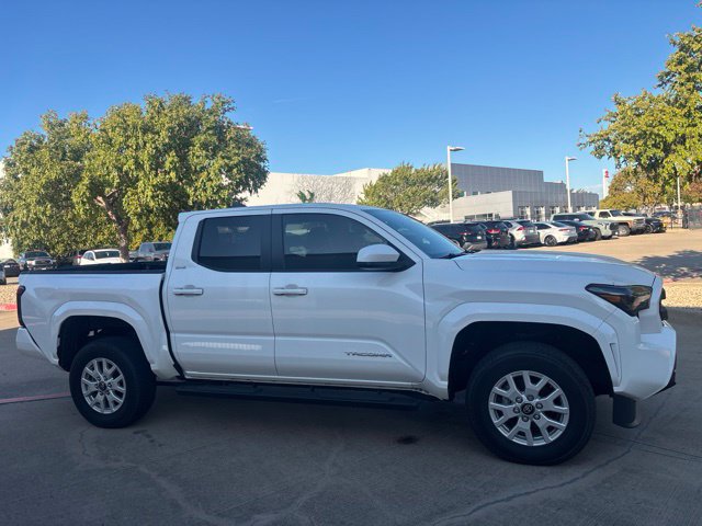 Used 2025 Toyota Tacoma SR5 AWD/4WD image 4