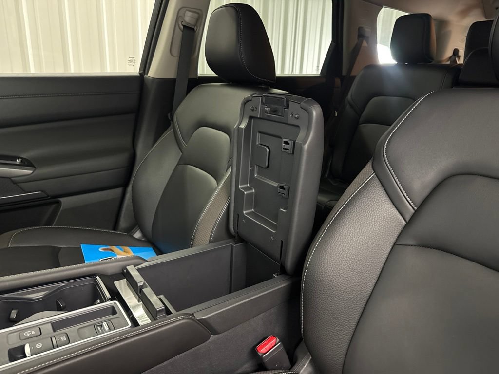 Used 2025 Nissan Pathfinder SL w/ Black Appearance Package FWD image 37