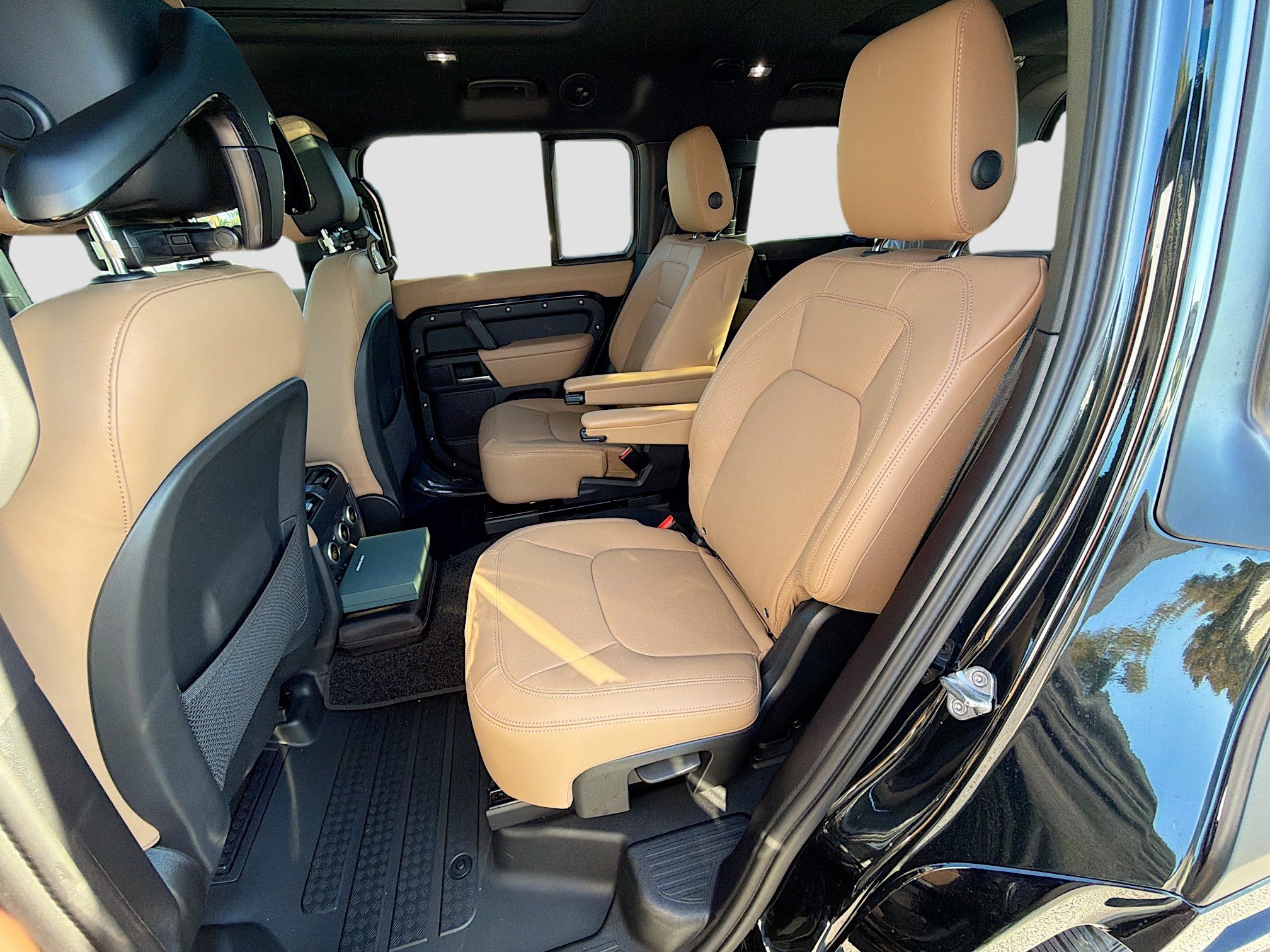 New 2026 Land Rover Defender 130 X-Dynamic SE image 21