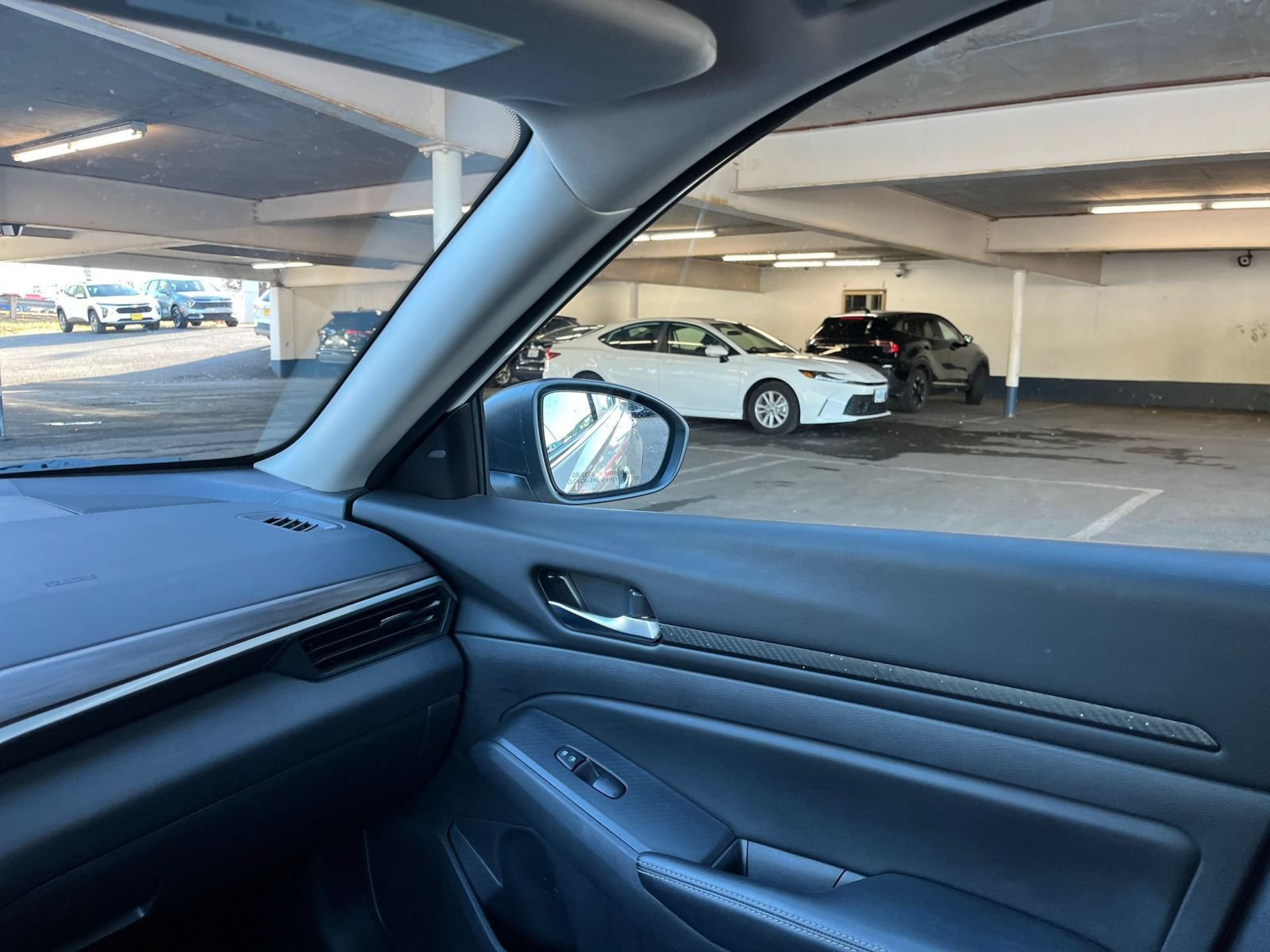 Used 2025 Nissan Altima 2.5 SV FWD image 35