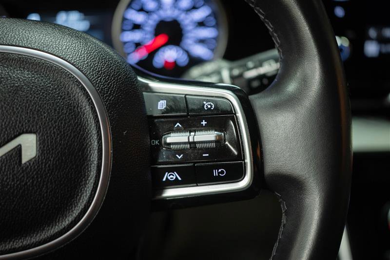 Used 2024 Kia Carnival LX image 27