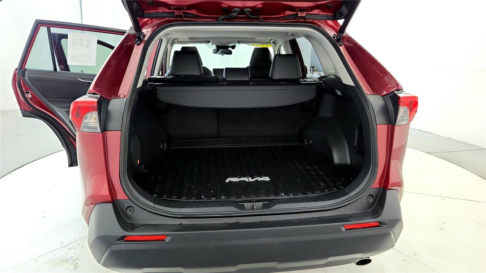 Used 2020 Toyota RAV4 XLE Premium image 20