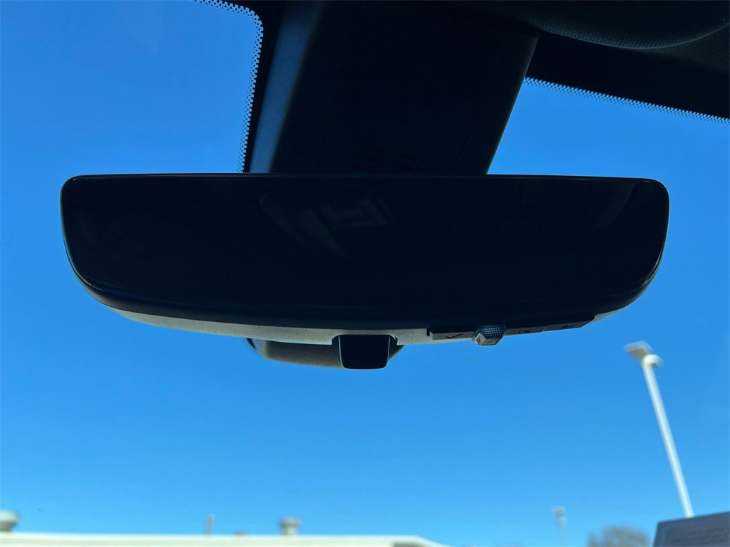 Used 2023 Chevrolet Traverse LT w/ Midnight/Sport Edition image 27