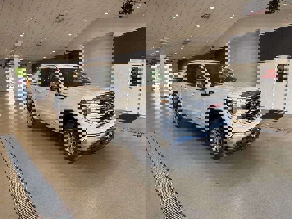 New 2026 GMC Sierra 1500 SLE image 4