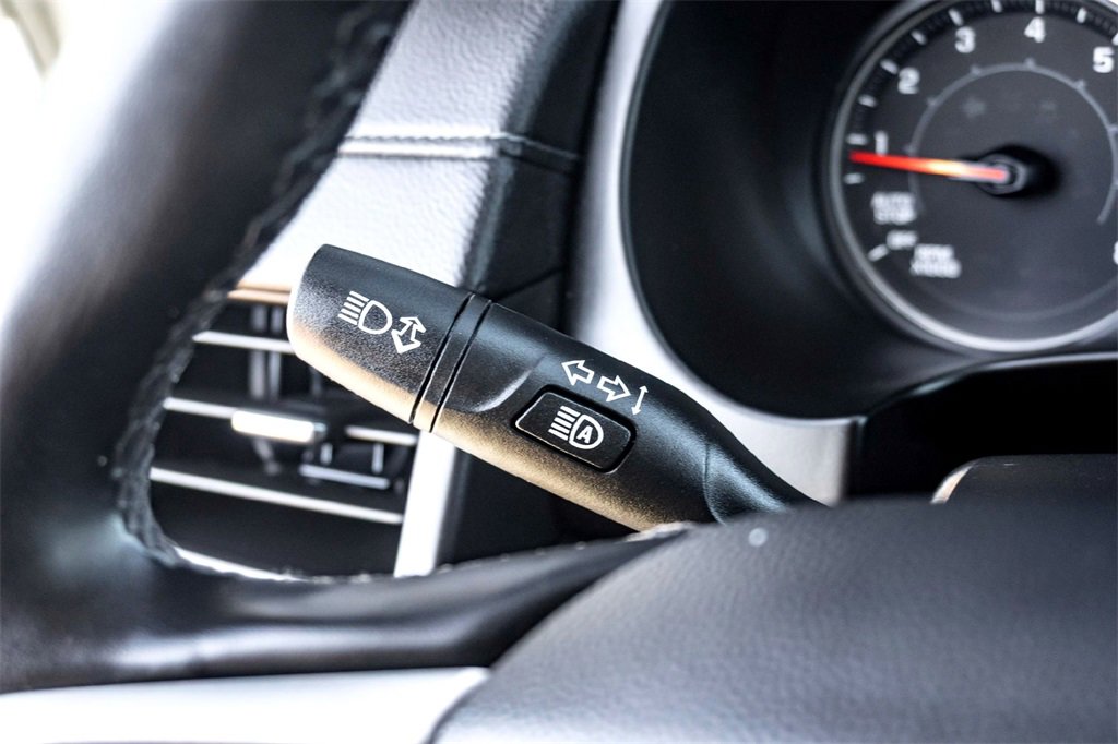 Used 2024 GMC Terrain SLT image 19