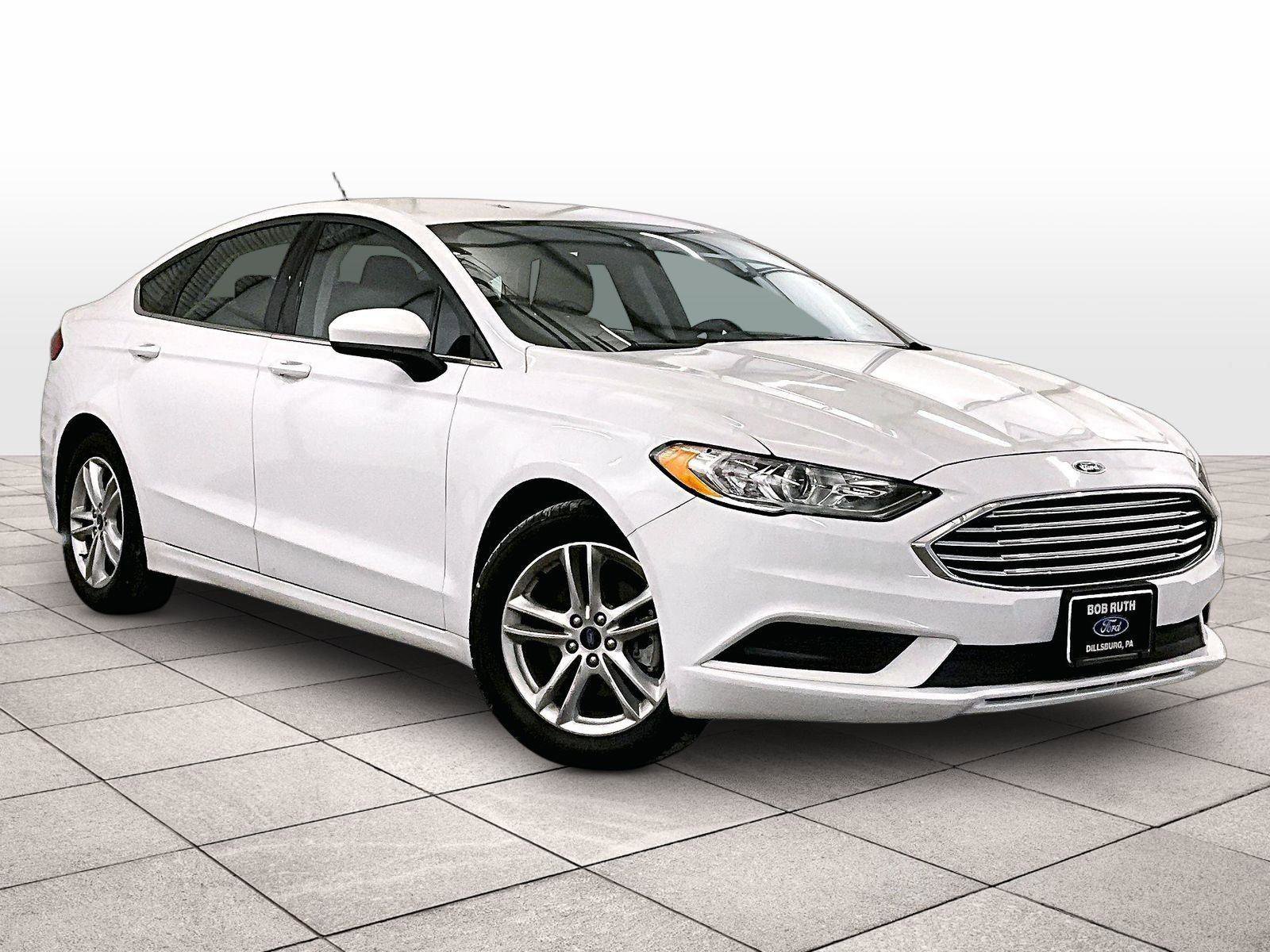 Used 2018 Ford Fusion SE w/ Fusion SE Technology Package image 2