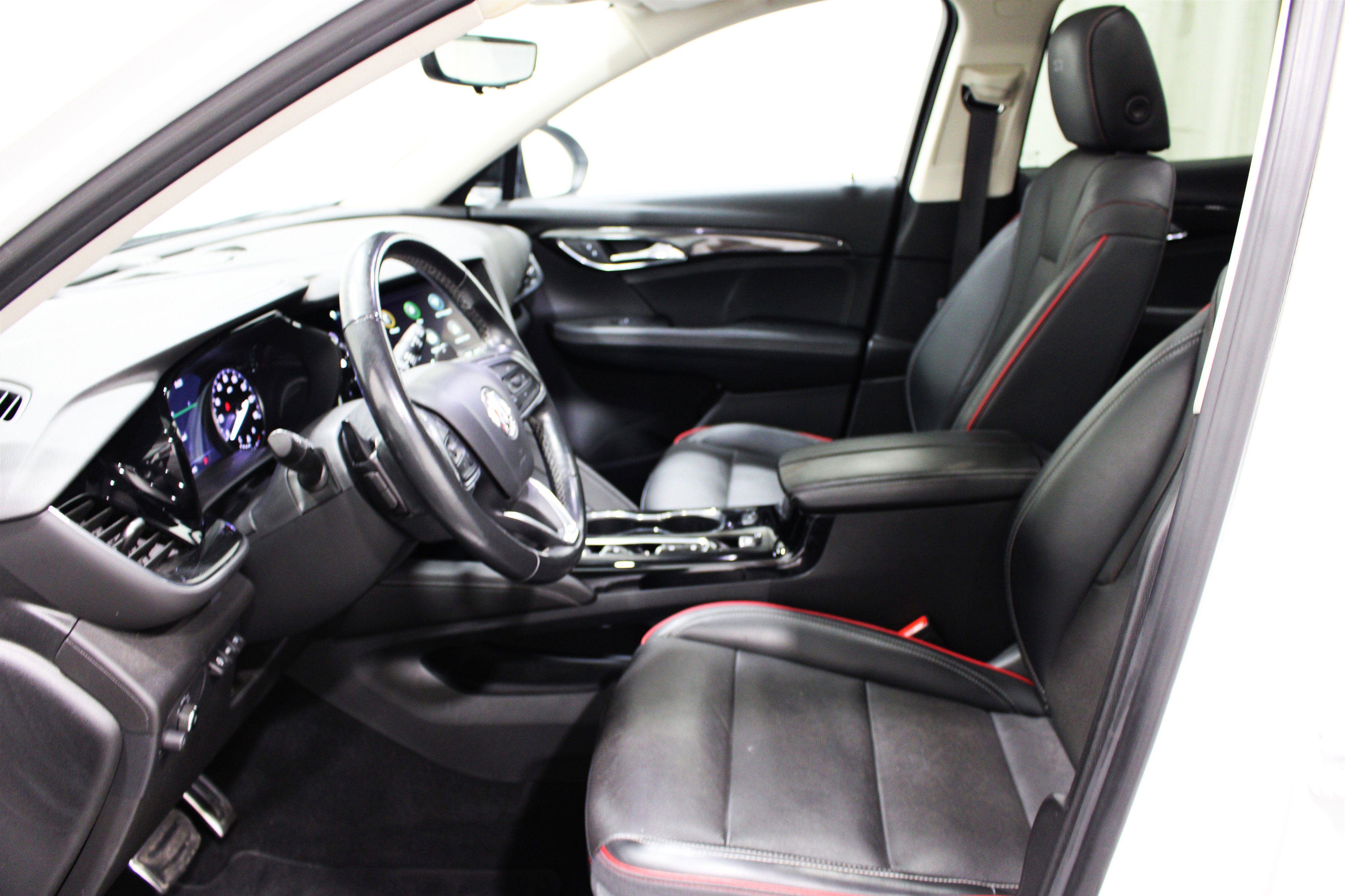 Used 2022 Buick Envision Essence w/ Technology Package II image 3