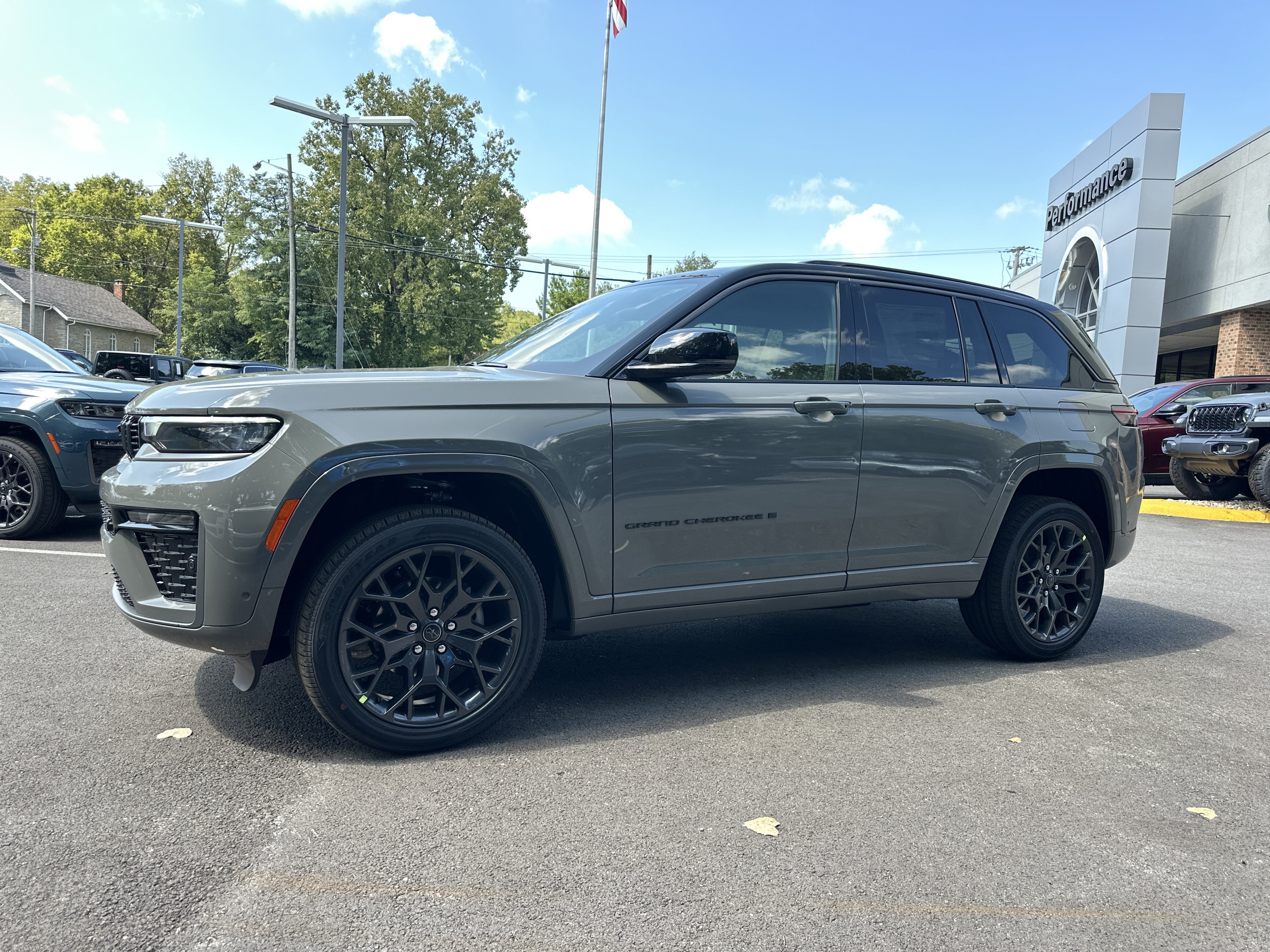 New 2027 Jeep Grand Cherokee Summit AWD/4WD image 25