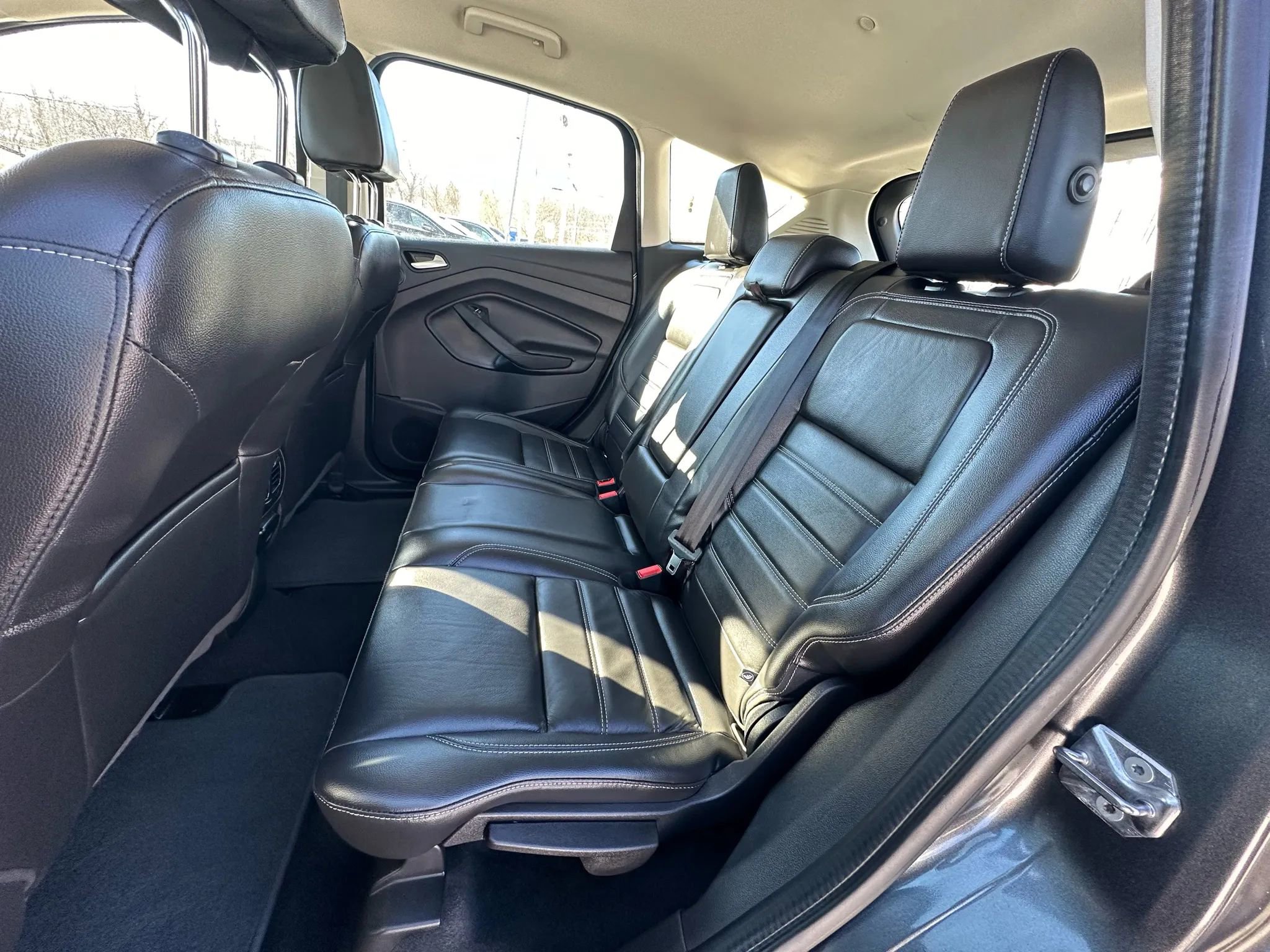 Used 2017 Ford C-MAX Energi Titanium w/ Equipment Group 501A image 16