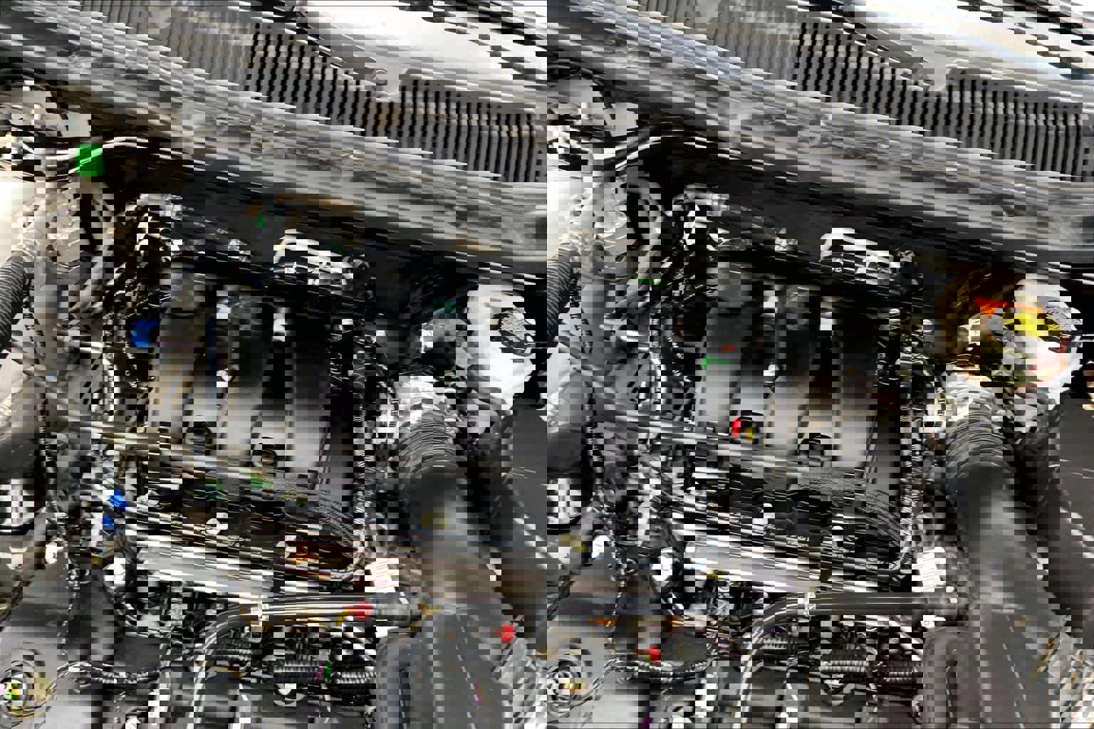 Used 2018 Ford Explorer XLT w/ Equipment Group 202A FWD image 29