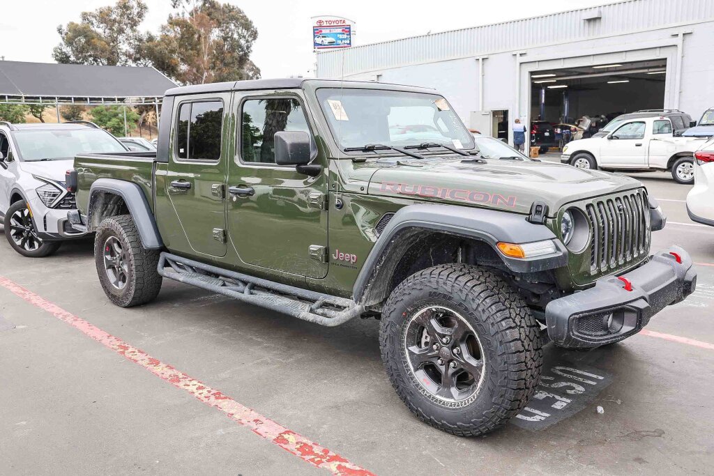 Used 2023 Jeep Gladiator Rubicon w/ LED Lighting Group AWD/4WD image 2