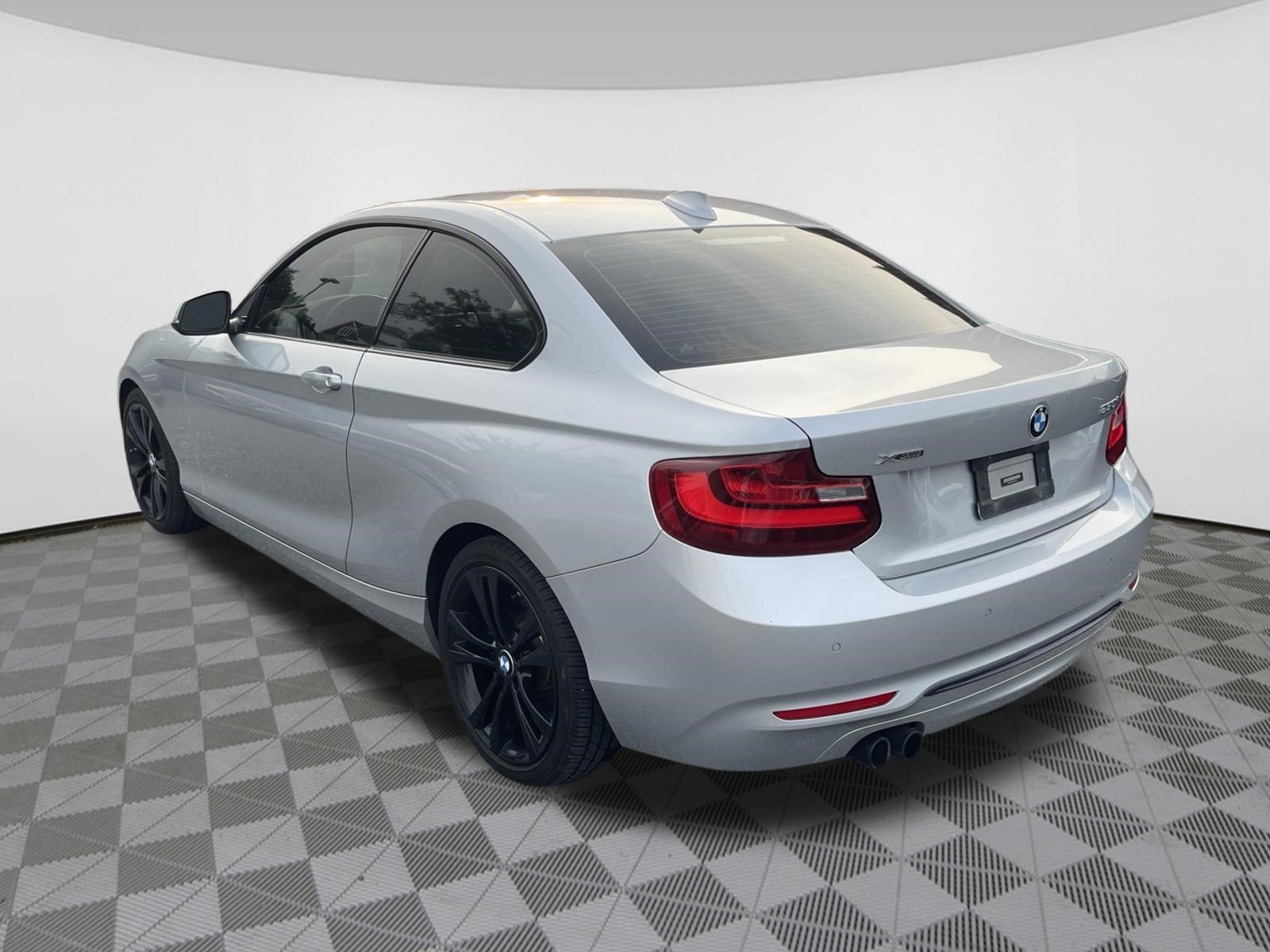 Used 2017 BMW 230i xDrive Coupe AWD/4WD image 5