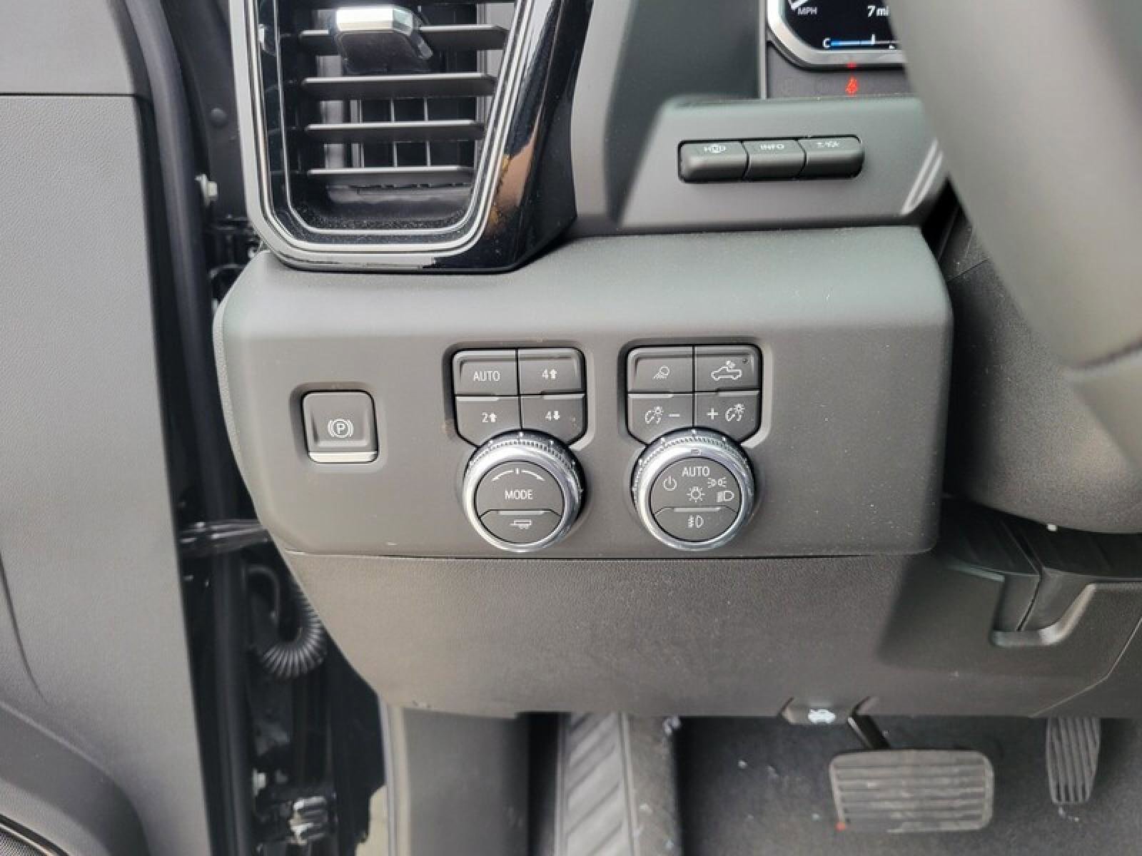 New 2026 GMC Sierra 3500 AT4 w/ AT4 Premium Plus Package image 18