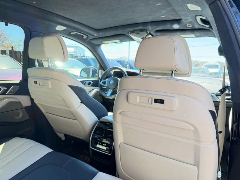 Used 2020 BMW X5 M50i w/ Executive Package image 27