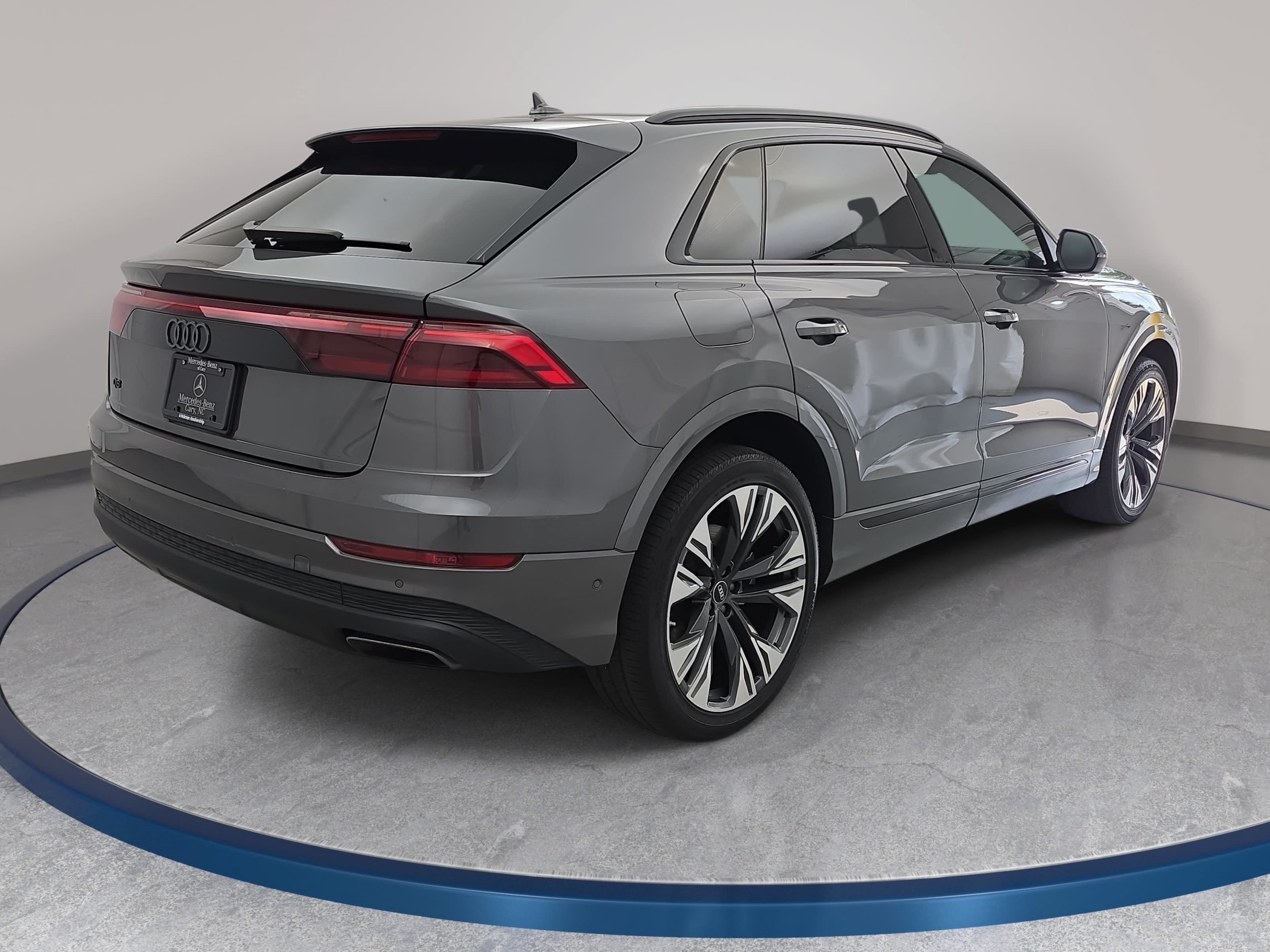 Used 2024 Audi Q8 Premium Plus AWD/4WD image 5