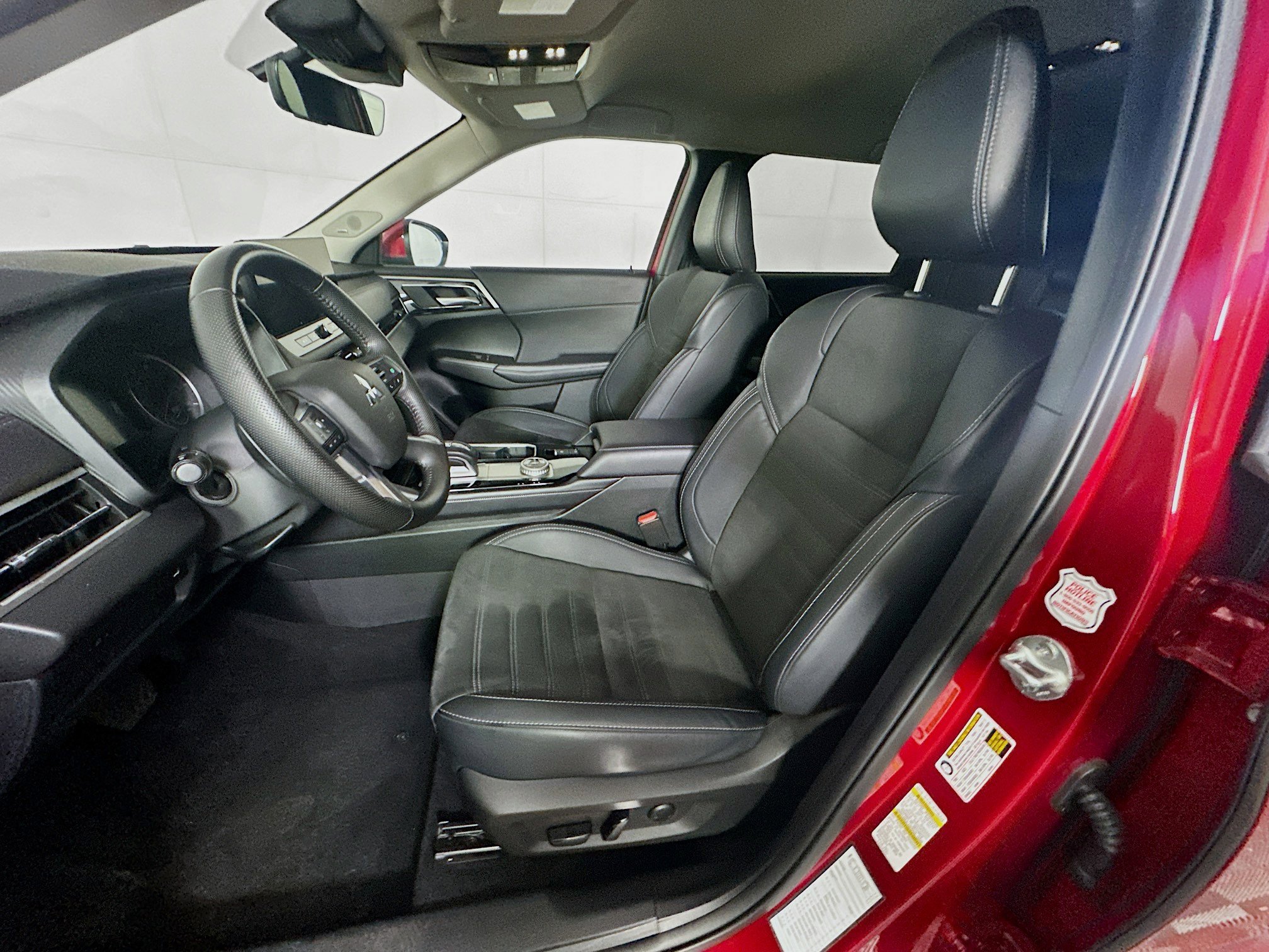 Used 2025 Mitsubishi Outlander SE image 13