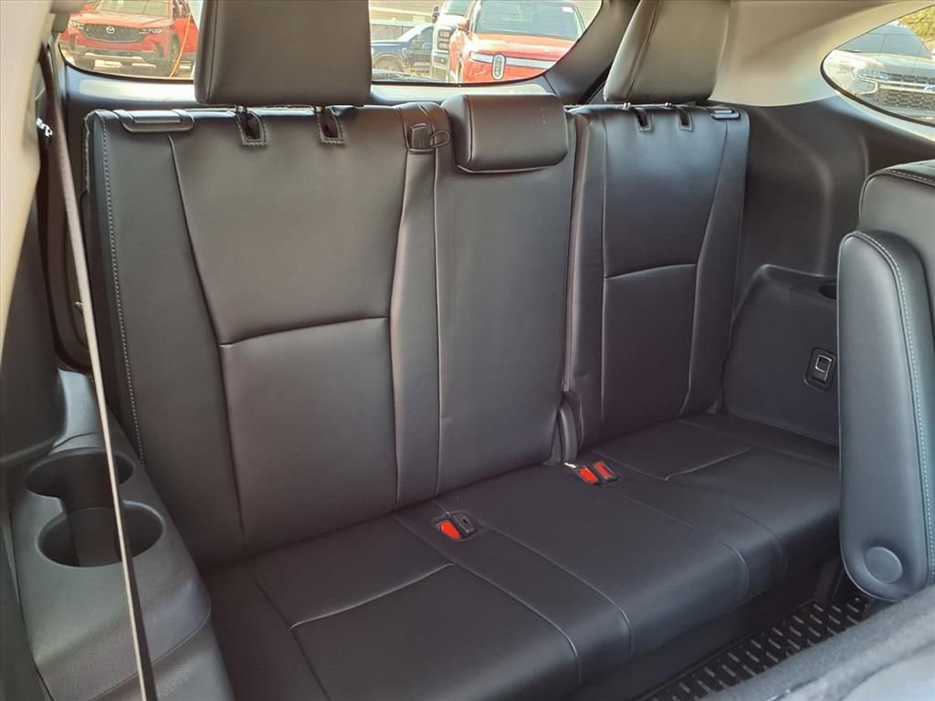 Used 2025 Toyota Highlander Platinum image 17