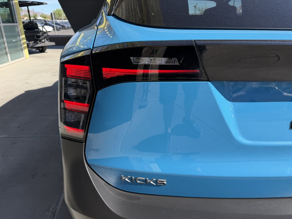 Used 2025 Nissan Kicks SR FWD image 14