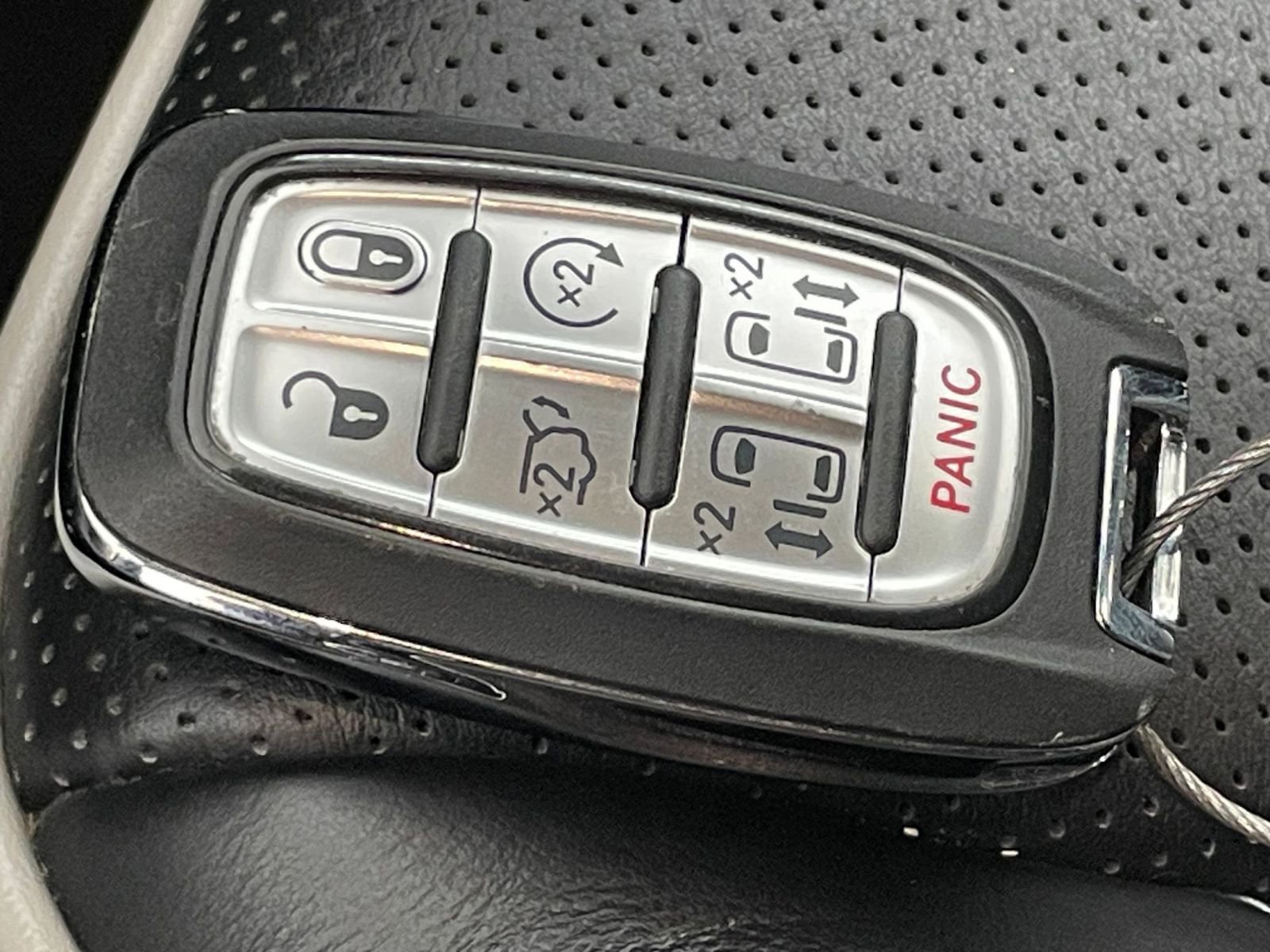 Used 2025 Chrysler Pacifica Limited image 23