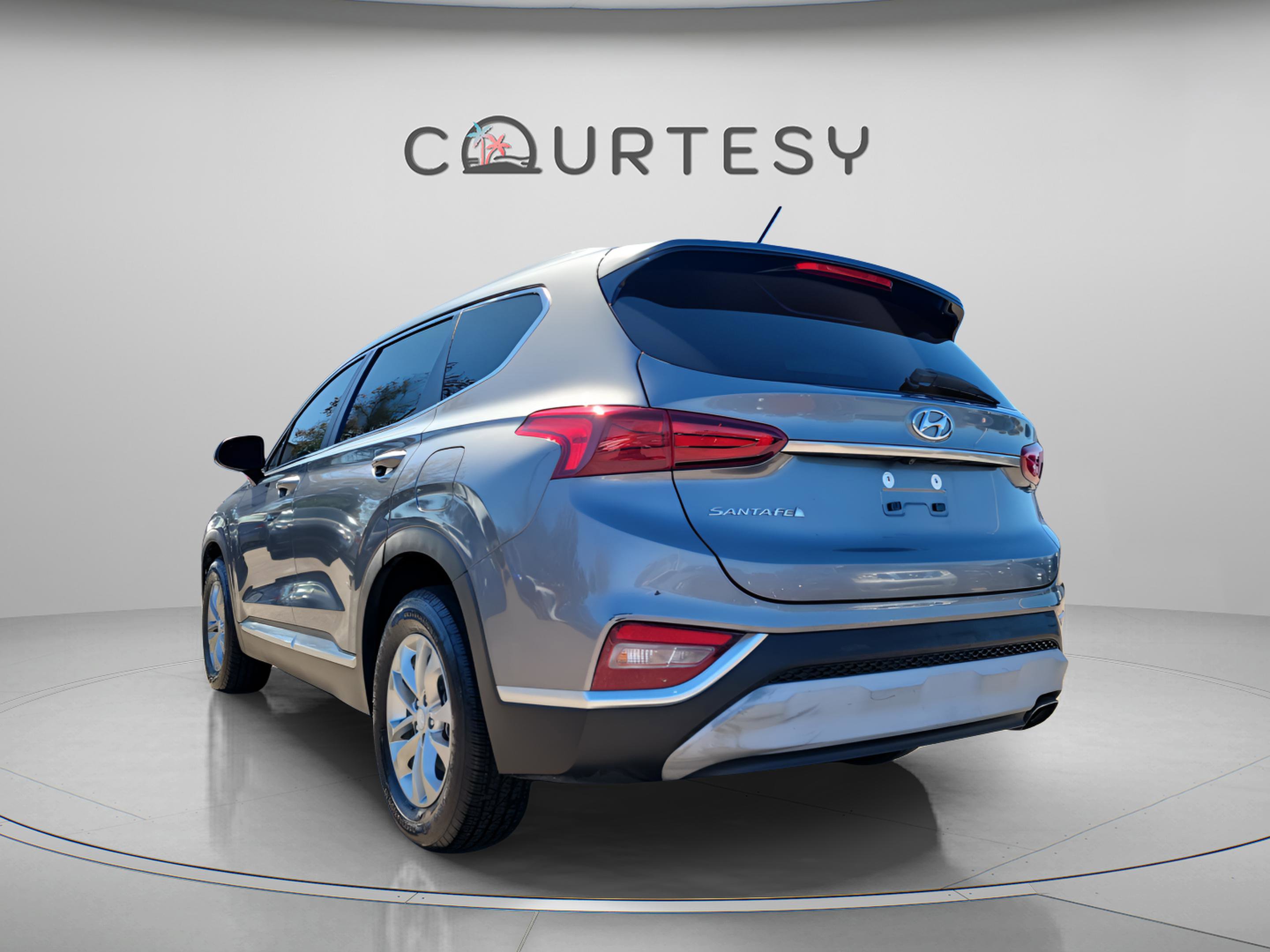 Used 2019 Hyundai Santa Fe SE image 3