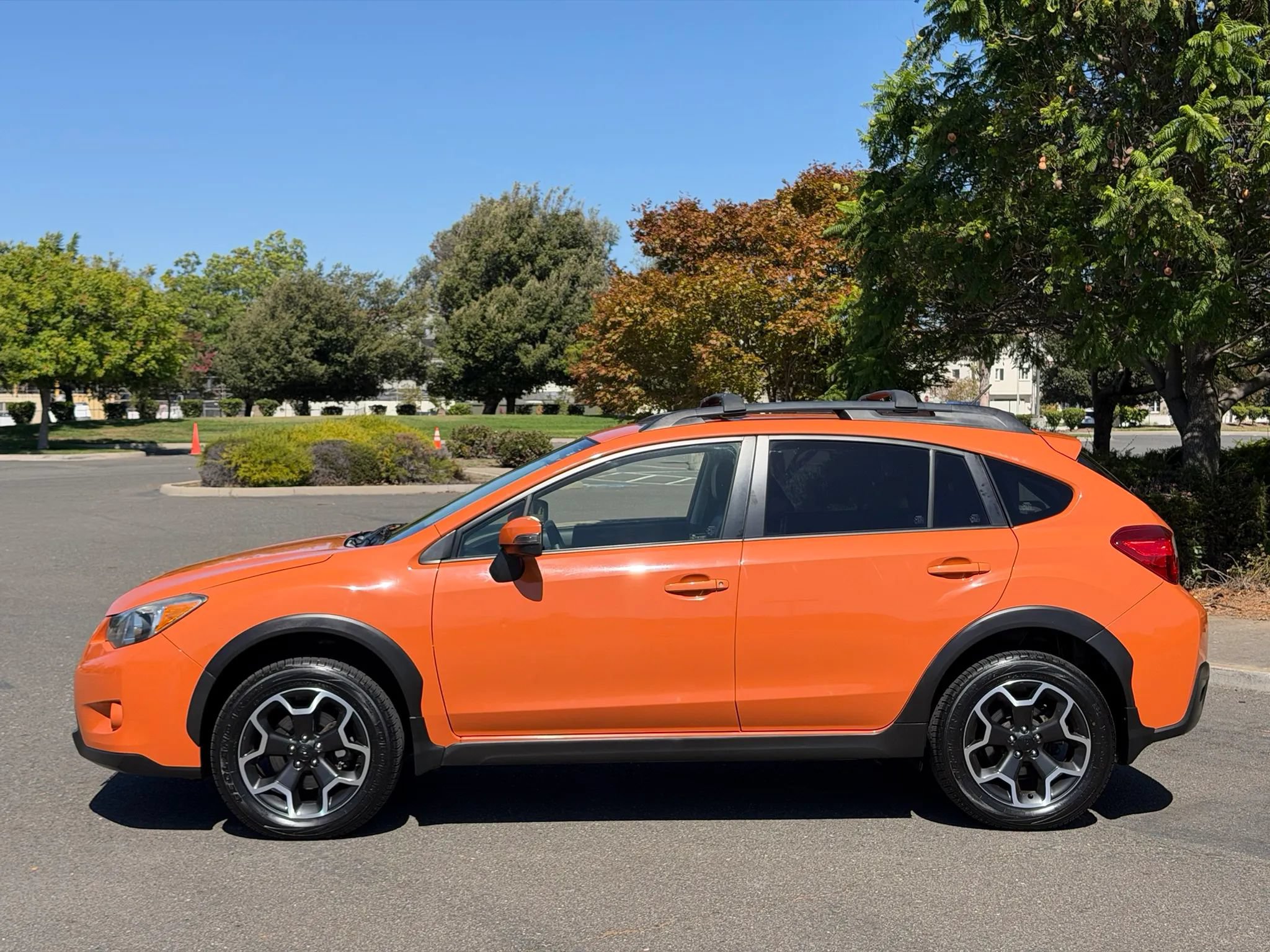 Used 2015 Subaru XV Crosstrek 2.0i Limited AWD/4WD image 2