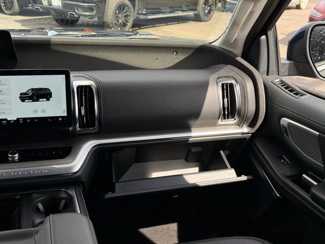 Used 2025 Ford Expedition Max Platinum image 33